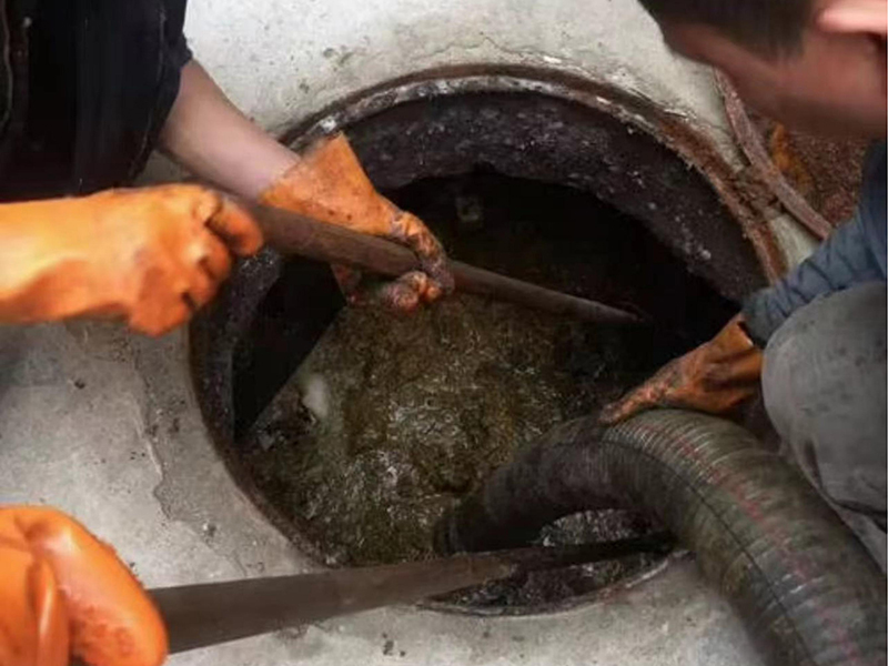 沙河清理化粪池时如何避免沼气的危害?